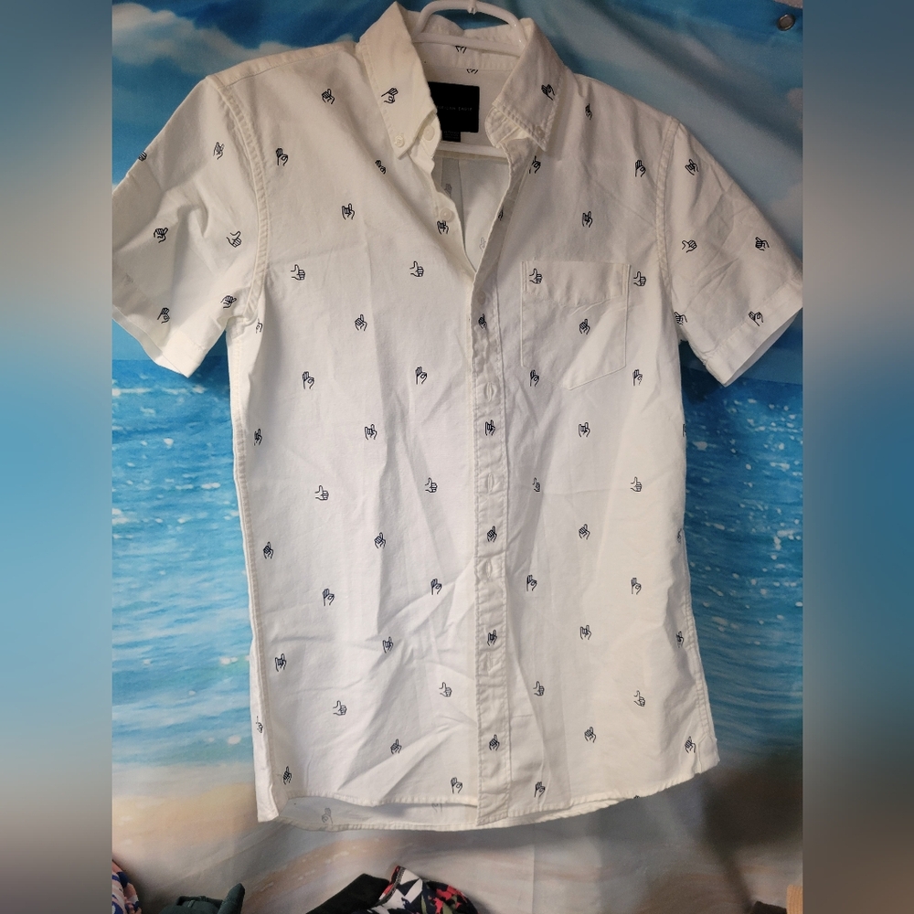 American Eagle Short Sleeve Button Down Shirt‎ Hand Signs Mens Size XS